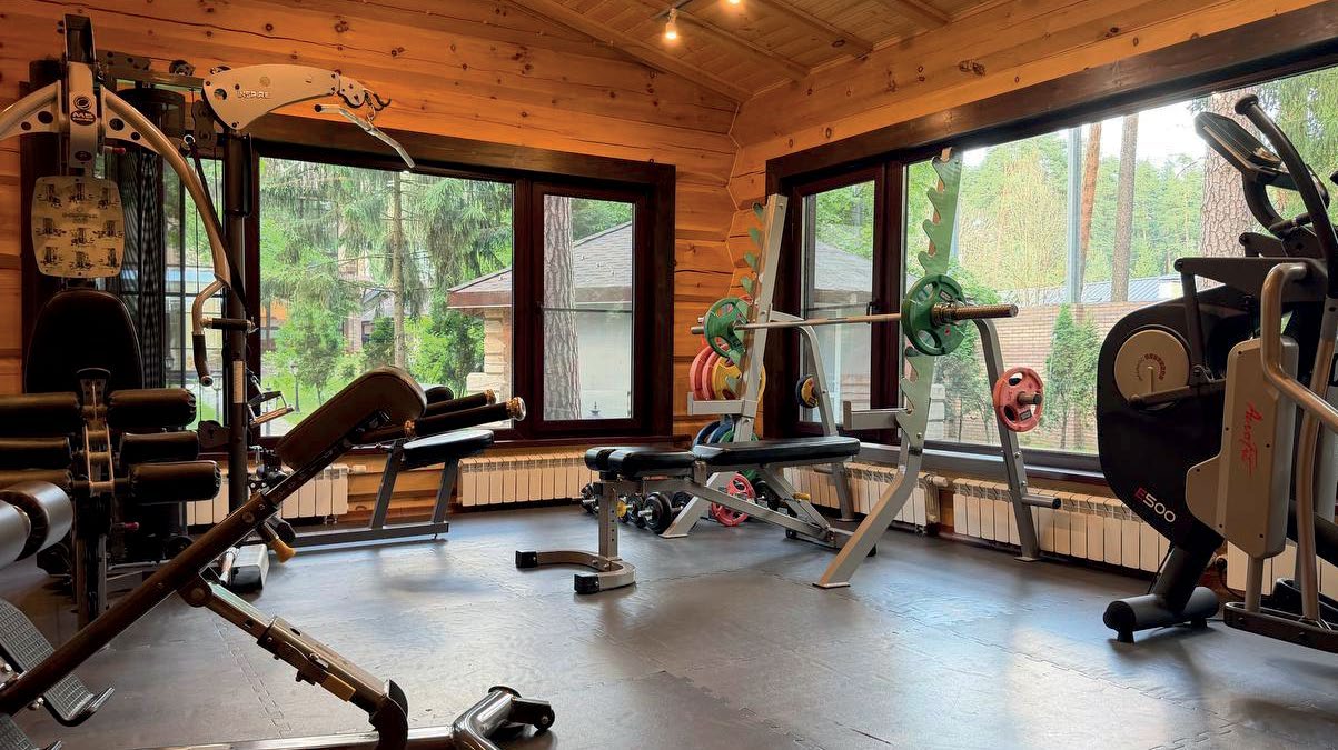 Фитнес-зона в кедровом SPA-комплексе